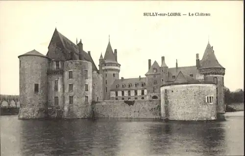 Sully-sur-Loire Chateau   *