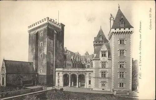 Pau Entree du Chateau cour d'honneur *