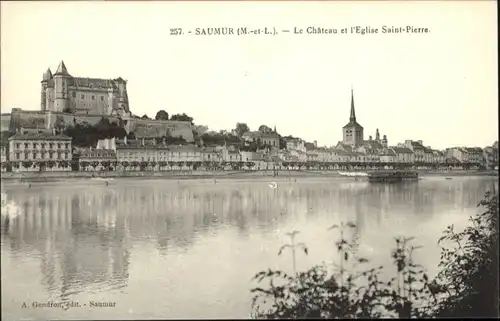 Saumur Chateau Eglise Saint-Pierre *
