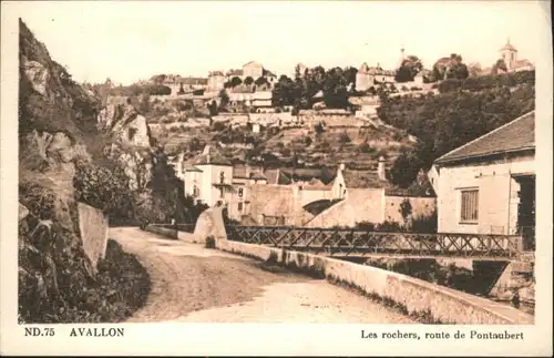 Avallon Les rochers *