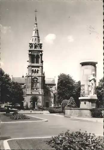 Neuilly-sur-Seine Eglise Saint-Pierre Monument aux Heros *
