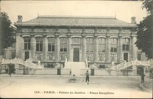 Paris Palais de Justice Place Dauphine *