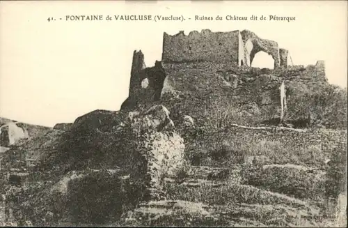 Fontaine-de-Vaucluse Ruines du Chateau dit de Petrarque *