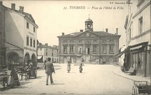 Tournus Place de l'Hotel de Ville *