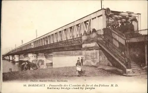 Bordeaux Passerelle Chemins  *