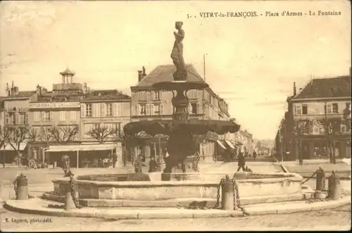 Vitry-le-Francois Place d'Armes Fontaine x