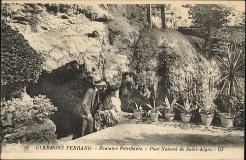 Clermont-Ferrand Fontaine Petrifiante Pont Naturel Saint-Alyre *