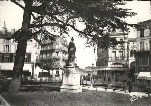Angouleme Jardin Statue Marguerite Valois x