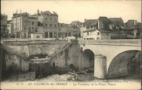 Oloron-Sainte-Marie Fontaine Place Thiers x