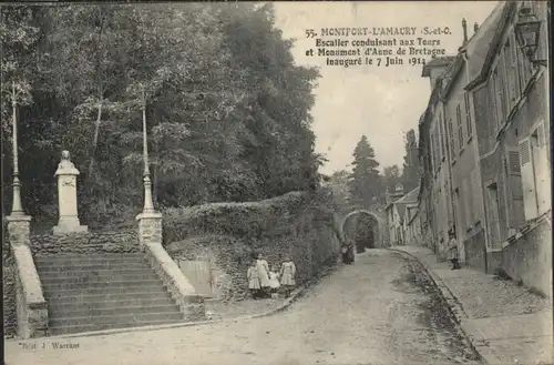 Montfort-l Amaury Montfort-l'Amaury Escalier condulsant aux Tours Monument d'Anne de Bretagne x