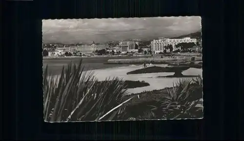 Cannes Les Hotels sur la Croisette x