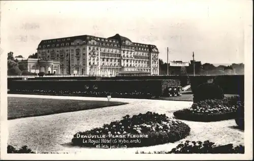 Deauville-Plage-Fleurie Le Royal Hotel x