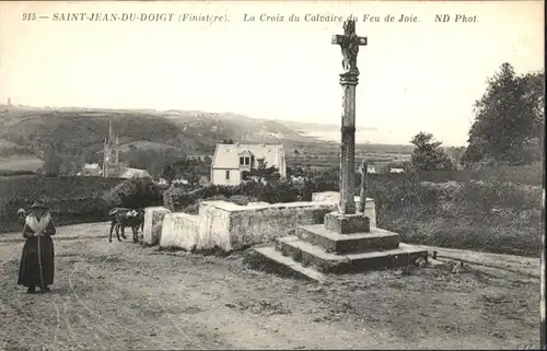 Saint-Jean-du-Doigt La Croix du Calvaire du Feu de Joie *