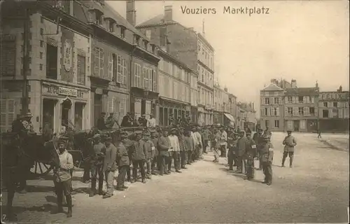 Vouziers Marktplatz Soldaten x