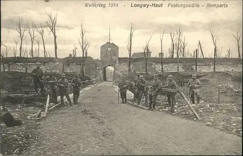 Longwy Lothringen Longwy-Haut Festungswaelle Remparts Soldaten  x / Longwy /Arrond. de Briey