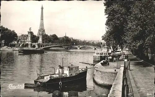 Paris Les Quais de la Seine vers le Pont Alexandre bateau La Tour Eiffel Kat. Paris