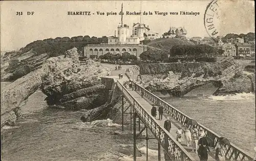 Biarritz Pyrenees Atlantiques Vue prise du Rocher de la Vierge Attalaye pont Stempel auf AK Kat. Biarritz