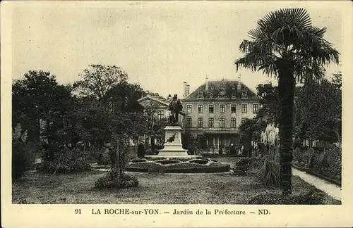 La Roche sur Yon Jardin de la Prefecture monument sculpure Kat. La Roche sur Yon