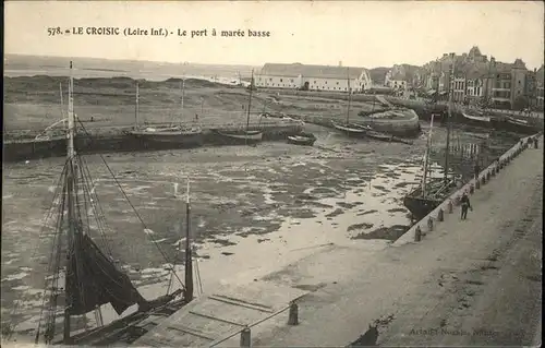 Le Croisic Le port a maree basse bateau Kat. Le Croisic