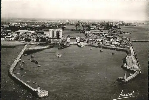 Saint Nazaire Loire Atlantique Entree du Port vue aerienne Hafen Docks Kat. Saint Nazaire