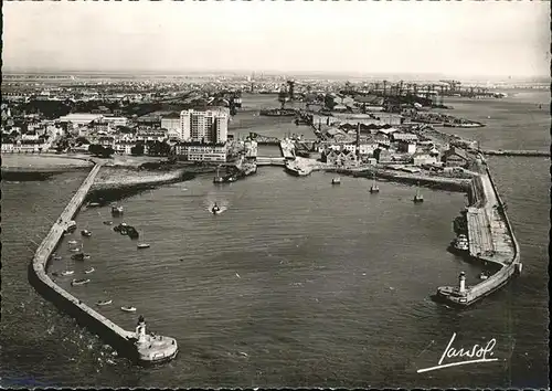 Saint Nazaire Loire Atlantique Entree du Port vue aerienne Hafen Docks Kat. Saint Nazaire