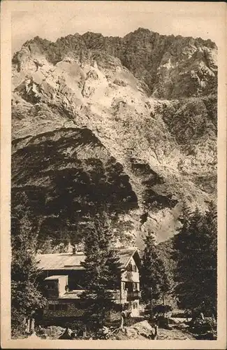 Garmisch Partenkirchen Angerhuette im Hinterreintal gegen Hochwanner Wettersteingebirge Kat. Garmisch Partenkirchen