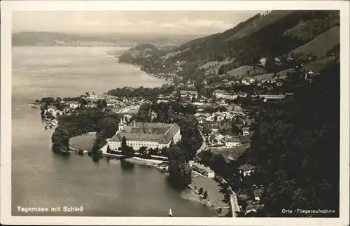 Tegernsee mit Schloss Fliegeraufnahme Kat. Tegernsee