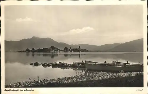 Fraueninsel Chiemsee Partie am Seeufer Boot Kloster Frauenwoerth Chiemgauer Alpen Kat. Chiemsee