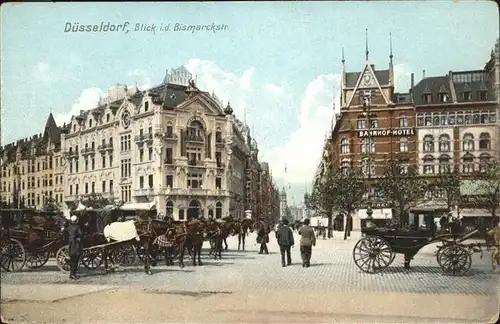 Duesseldorf Blick in die Bismarckstrasse Pferdekutschen Kat. Duesseldorf