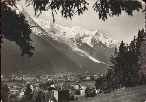 Chamonix Vue generale et le Mont Blanc Kat. Chamonix Mont Blanc