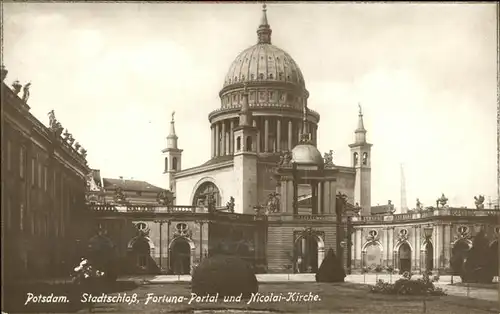 Potsdam Stadtschloss Fortuna Portal Nikolaikirche / Potsdam /Potsdam Stadtkreis