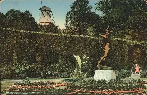Potsdam Sizilianischer Garten Bogenschuetze historische Windmuehle / Potsdam /Potsdam Stadtkreis