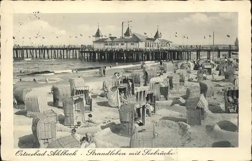 Ahlbeck Ostseebad Insel Usedom Strandleben mit Seebruecke Kat. Heringsdorf Insel Usedom