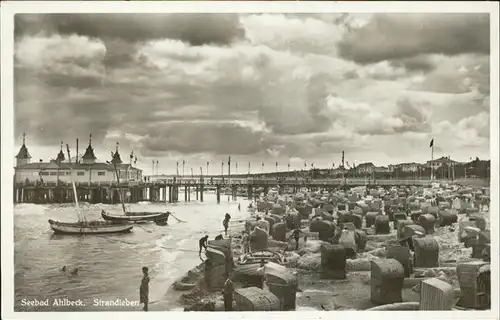 Ahlbeck Ostseebad Insel Usedom Strandleben mit Seebruecke Kat. Heringsdorf Insel Usedom