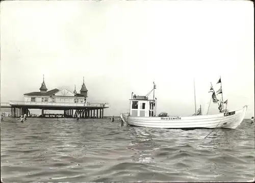 Ahlbeck Ostseebad Insel Usedom Seebruecke mit Fischerboot Kat. Heringsdorf Insel Usedom