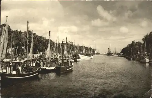 Warnemuende Ostseebad Alter Strom mit div.Booten Kat. Rostock