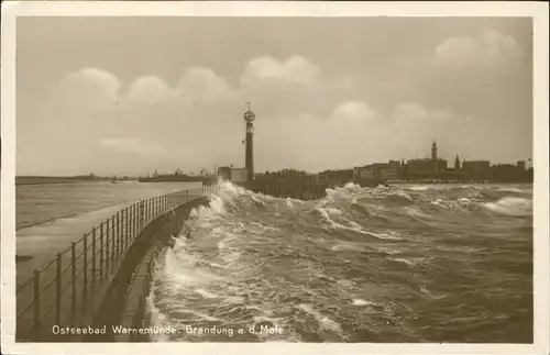 Warnemuende Ostseebad Mole mit Leuchtturm Kat. Rostock