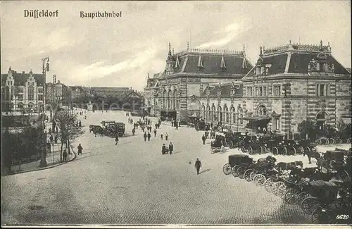 Duesseldorf Hauptbahnhof mit Pferdekutschen Kat. Duesseldorf