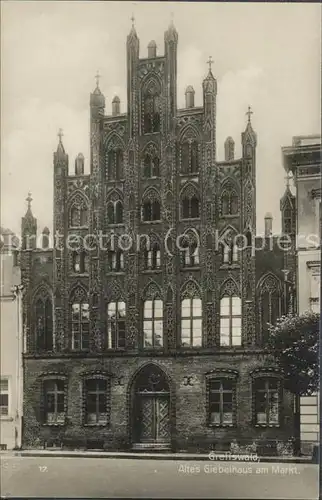 Greifswald Mecklenburg Vorpommern Altes Giebelhaus am Markt Kat. Greifswald