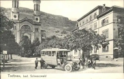 Todtnau Schwarzwald Autobus vor der Kirche  Kat. Todtnau