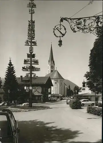 Schliersee Dorfpartie mit Maibaum und Kirche Kat. Schliersee