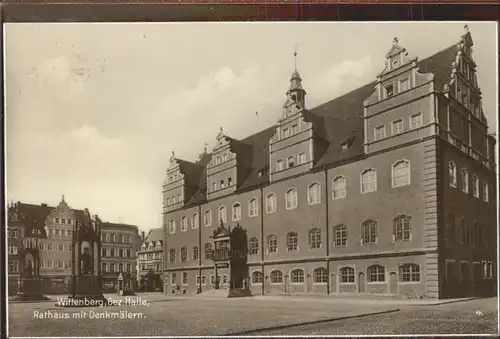 Wittenberg Lutherstadt Rathaus mit Denkmaelern / Wittenberg /Wittenberg LKR