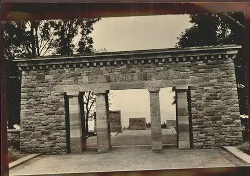 Weimar Thueringen Buchenwald Mahn- Gedenkstaette Stelenweg Eingangstor / Weimar /Weimar Stadtkreis