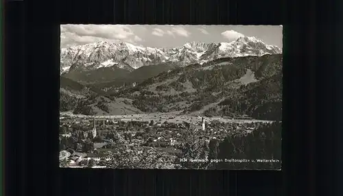 Garmisch-Partenkirchen Panorama gegen Dreitorspitze und Wetterhorn Berner Alpen / Garmisch-Partenkirchen /Garmisch-Partenkirchen LKR