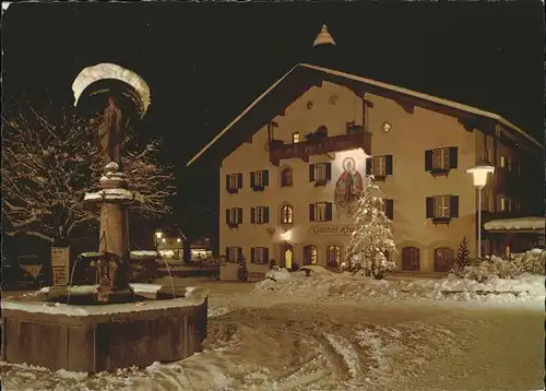 Mayrhofen Zillertal Dorfplatz in Winternacht Brunnen Christbaum Fassadenmalerei Kat. Mayrhofen