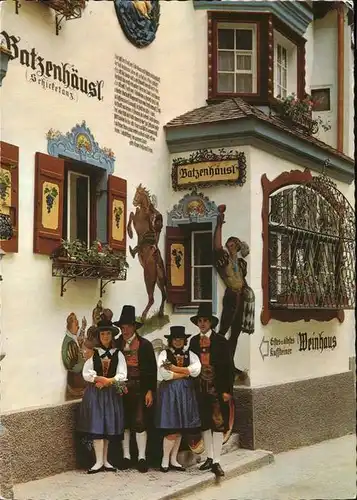 Kufstein Tirol Roemerhofgasse Weinhaus Batzenhaeusl Trachten Fassadenmalerei Kat. Kufstein