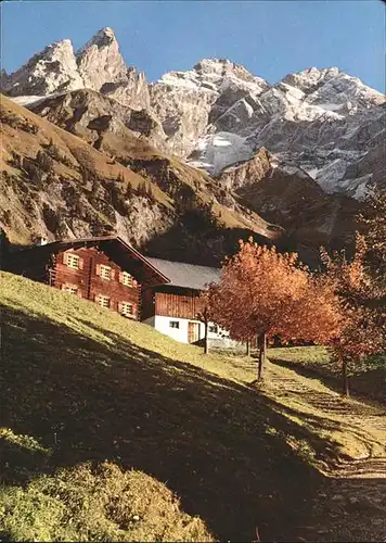 Einoedsbach mit Trettachspitze Maedelegabel Hochfrottspitze Allgaeuer Alpen Herbststimmung Kat. Oberstdorf