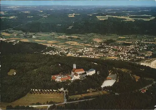 Ebermannstadt Panorama mit Burg Feuerstein Fliegeraufnahme Kat. Ebermannstadt