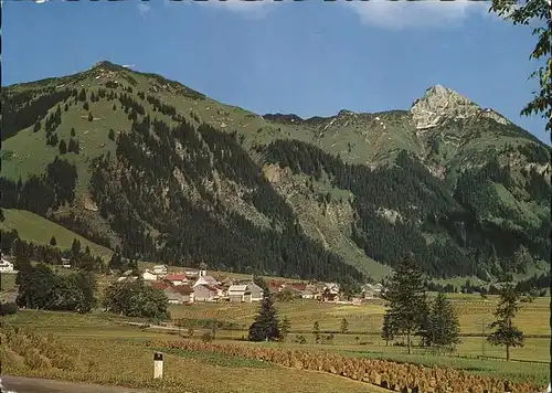 Nesselwaengle Tirol Panorama mit Hahnenkamm und Gaichtspitze Kat. Nesselwaengle