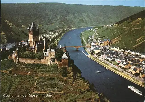 Cochem Burg Mosel Bruecke Binnenschifffahrt Weinberge Fliegeraufnahme Kat. Cochem